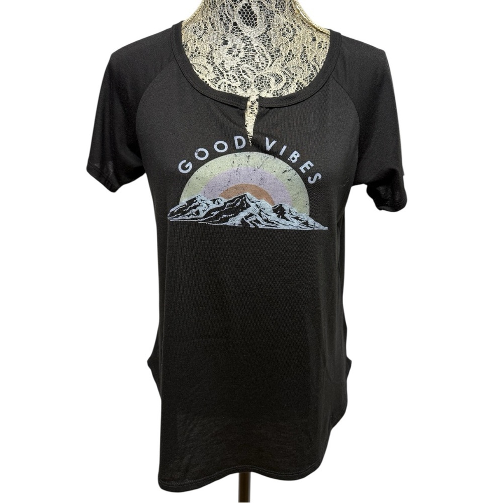 Hiatus M Black Good Vibes Mountain Graphic Tee Stretch Short Sleeve Top